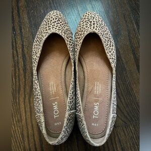 NWOT Toms Jutti Neat Suede Ballet Flats
